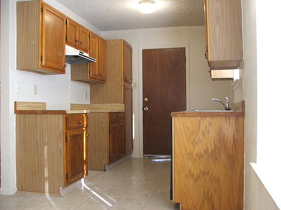3rd image of 1413 Haney Ln