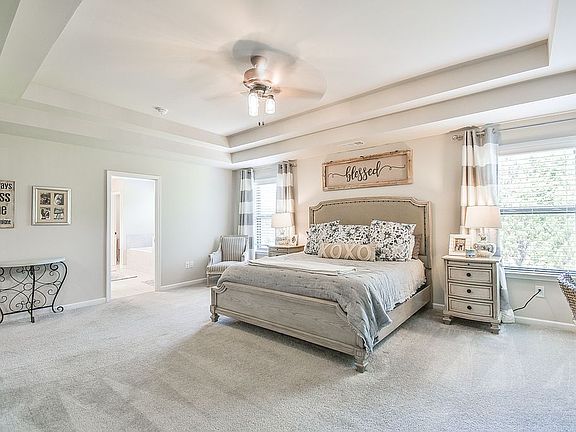 5th image of 302 Lakeway Cir