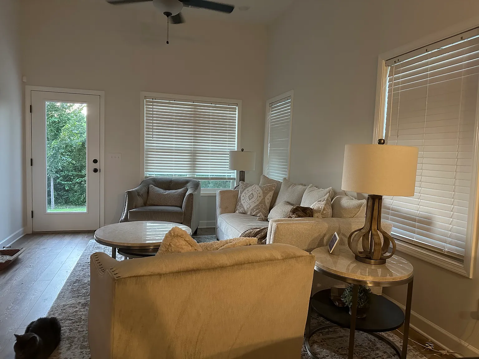 3 bed, 2.5 bath, 1719 sqft, $2,400 — Photo 3