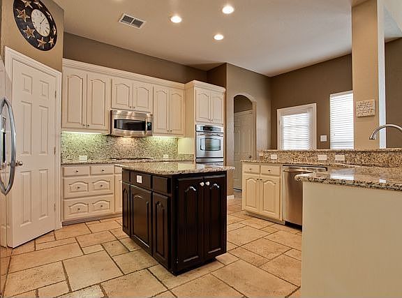 4th image of 4529 Saint James Dr