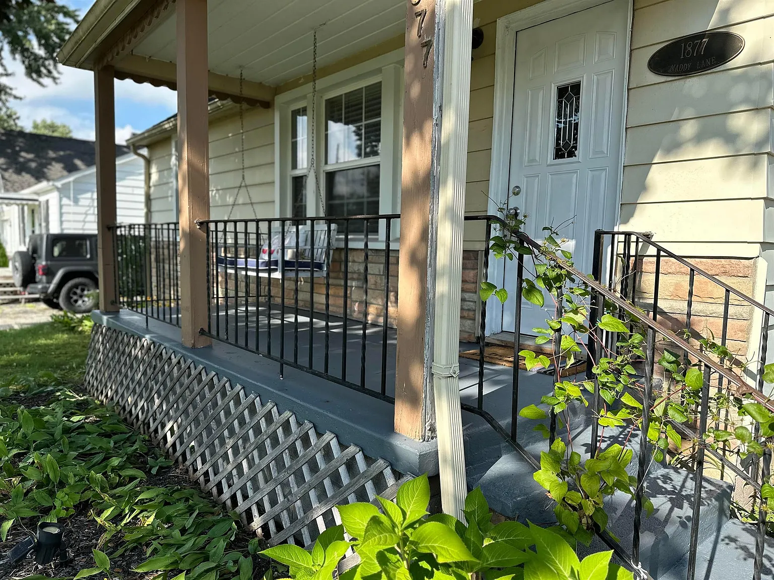 3 bed, 1.0 bath, 1036 sqft, $1,750 — Photo 2