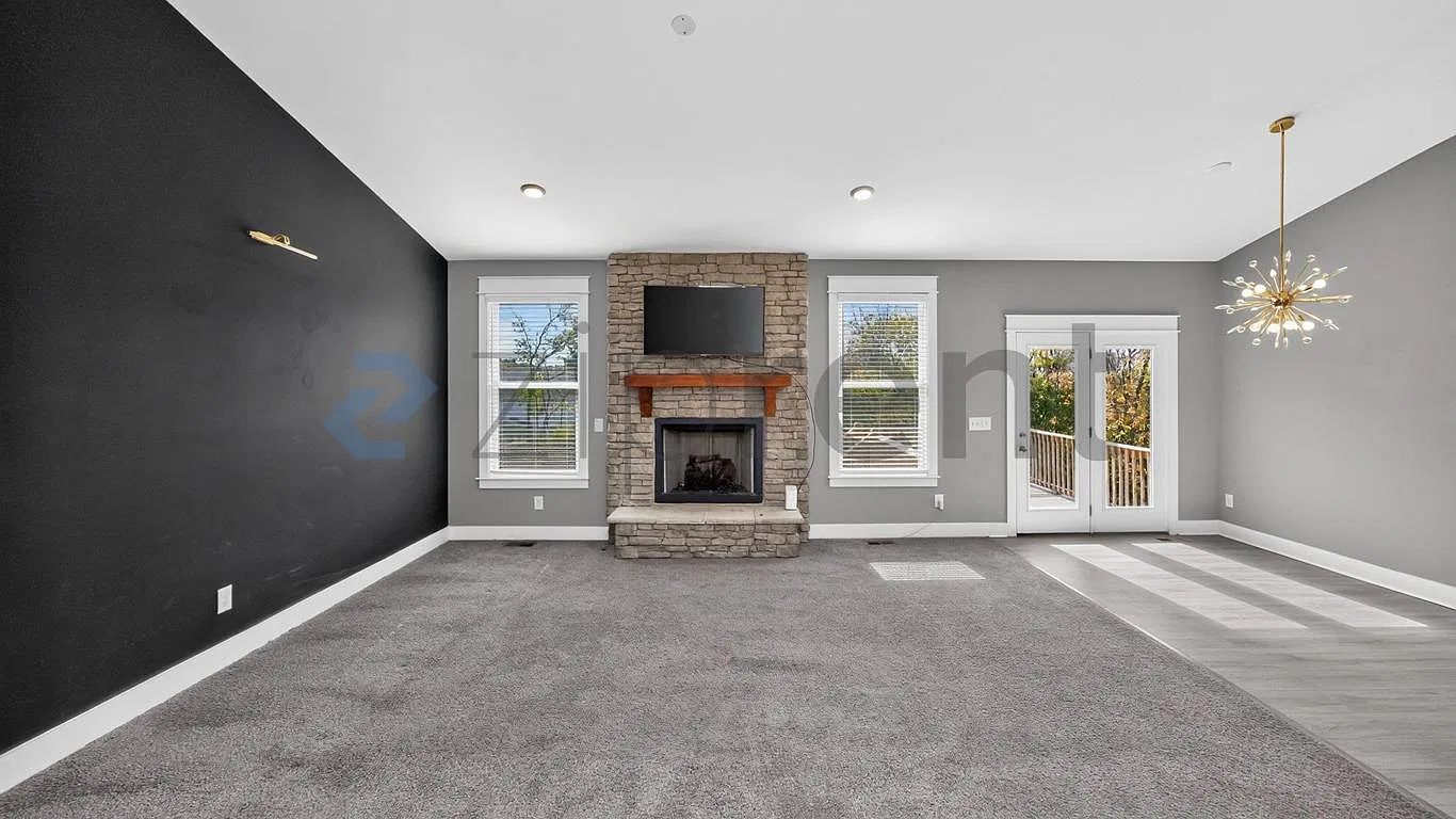 4 bed, 3.5 bath, 2400 sqft, $3,300 — Photo 4
