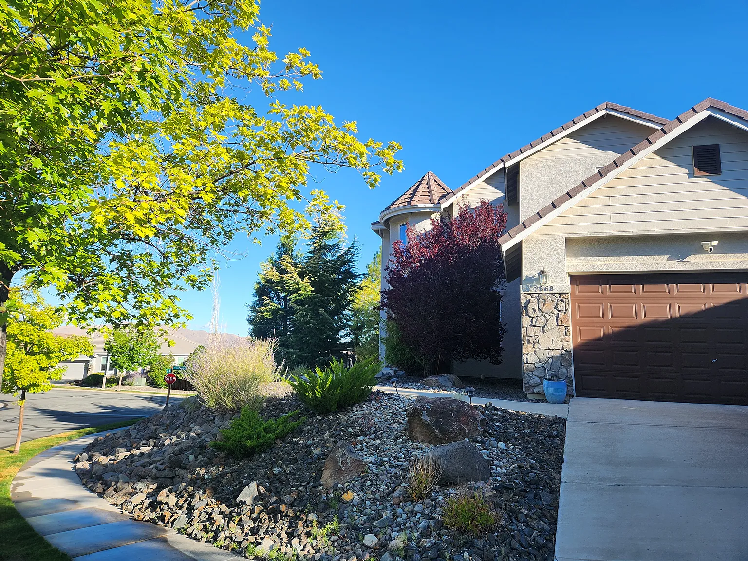 4 bed, 3038 sqft, $3,495 — Photo 2