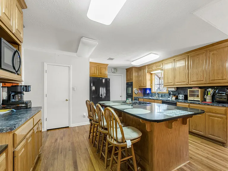 4269 Wilcox Ln — Photo 7