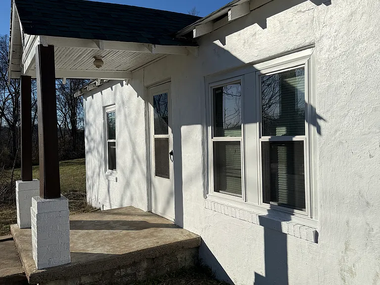 445 Southport Rd — Photo 1