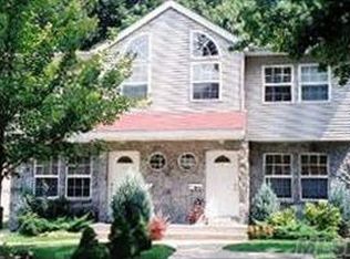 76 Ashwood Rd, Port Washington, NY 11050