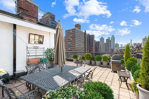 Sold by Compass | media 9