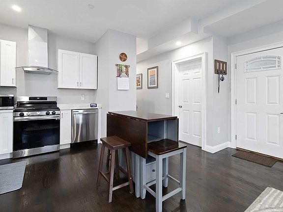 4th image of 18 Albion St #2