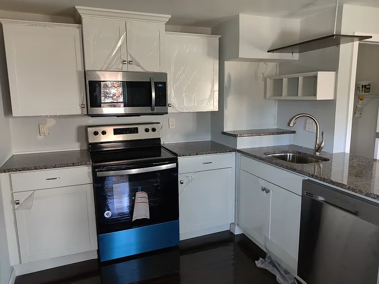 213 Robert St #215 — Photo 12