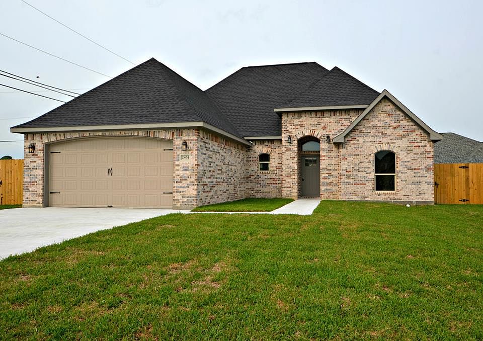 1st image of 2804 Eastdale Dr