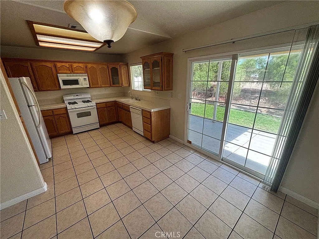3 bed, 1284 sqft, $2,375 — Photo 4
