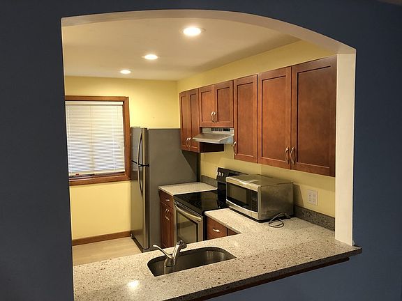 3rd image of 156 Highwood Dr Unit 156