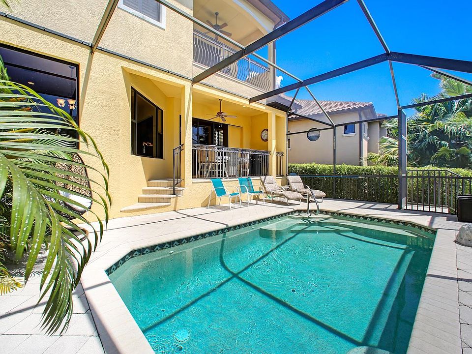 Enjoy your own private pool with jacuzzi .l