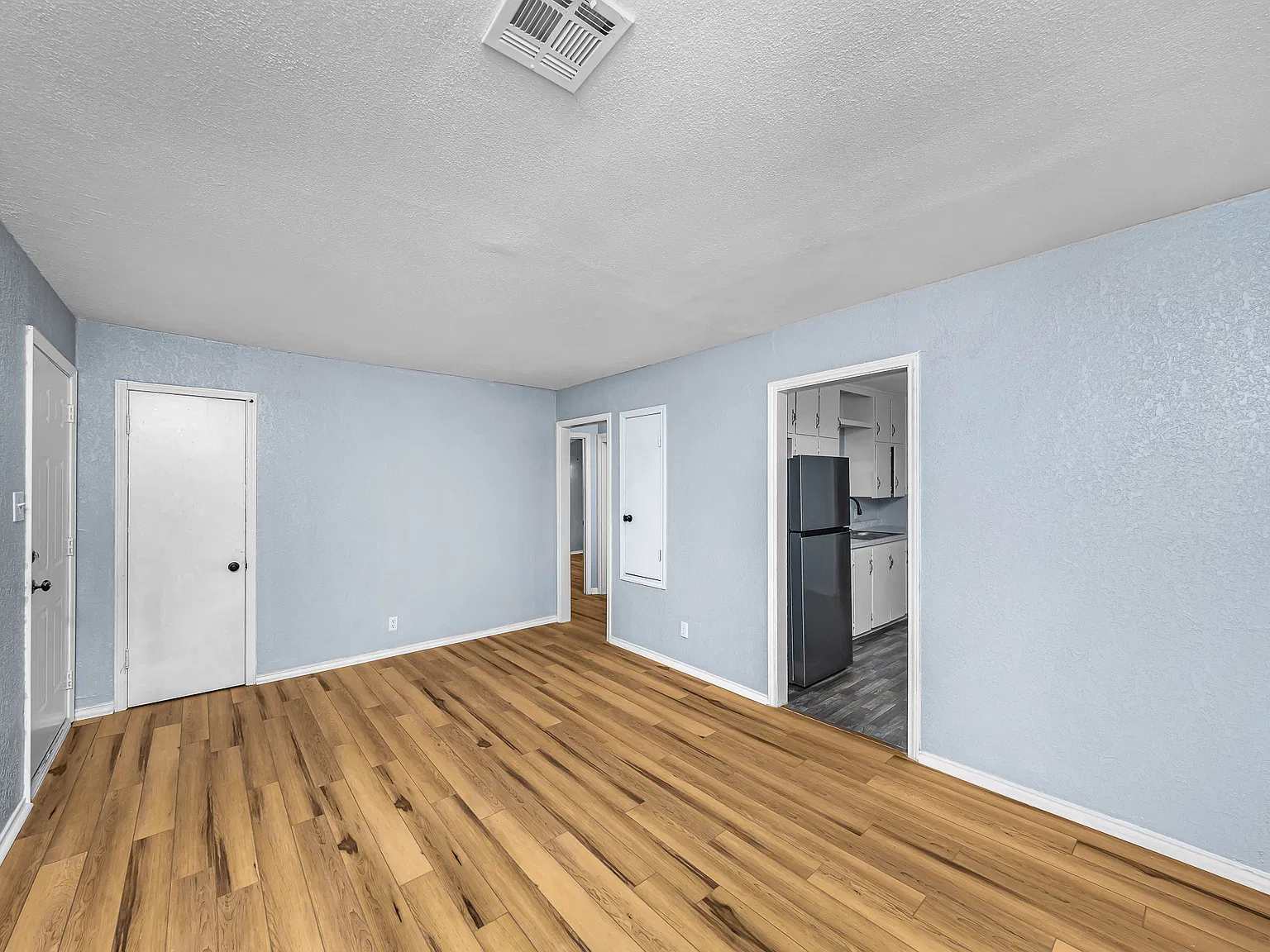 3 bed, 1000 sqft, $995 — Photo 4