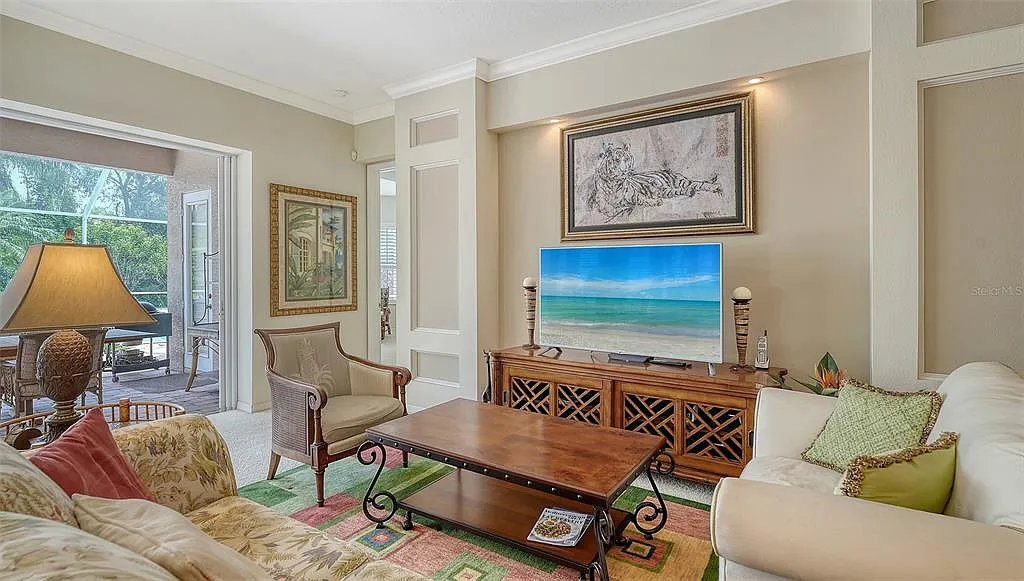 3 bed, 2.0 bath, 2032 sqft, $6,500 — Photo 4
