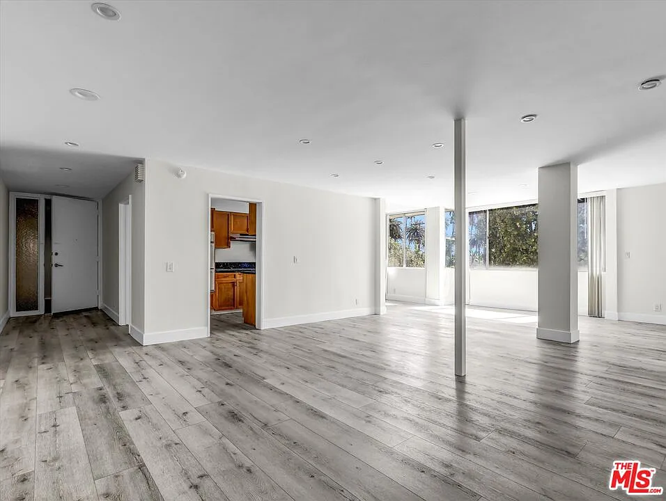 3 bed, 2.0 bath, 2000 sqft, $5,800 — Photo 3