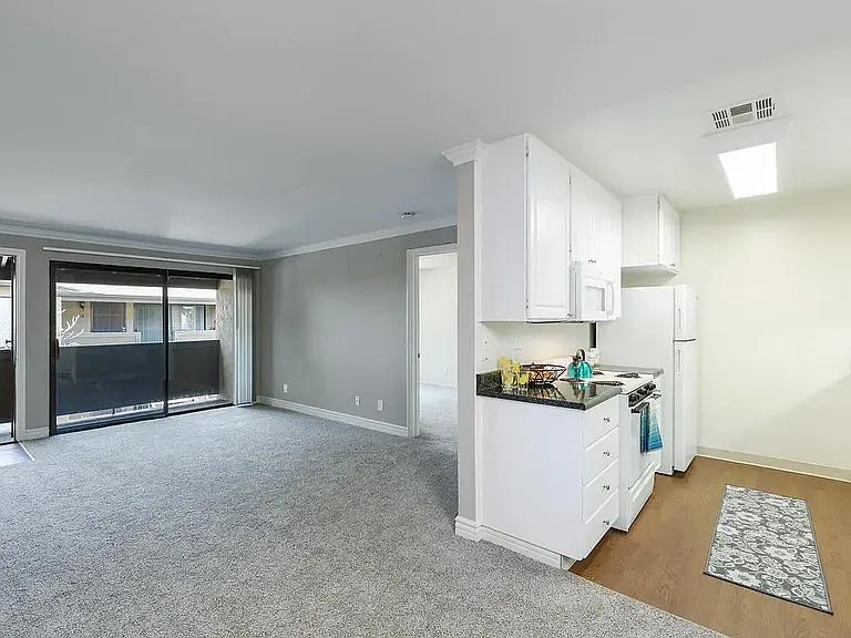 Elan - Scripps Terrace — Photo 10