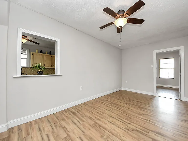 215 E Saint Charles Dr — Photo 19