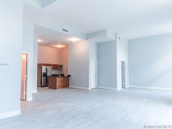 4th image of 1900 N Bayshore Dr #12