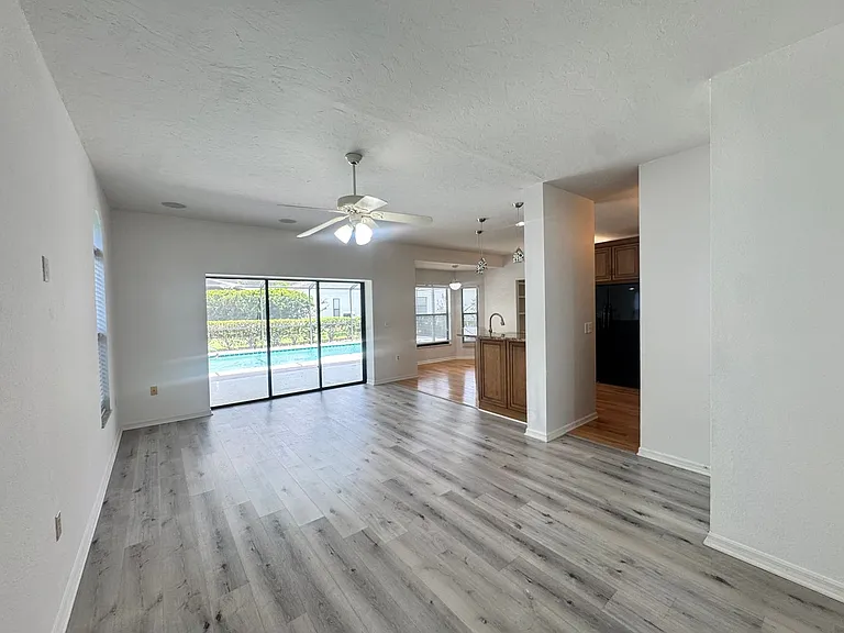 6077 Marella Dr — Photo 4
