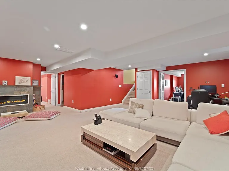 398 Poplar Dr — Photo 32