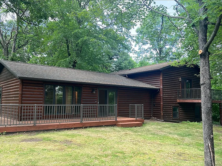 1126 Ebert Dr — Photo 2