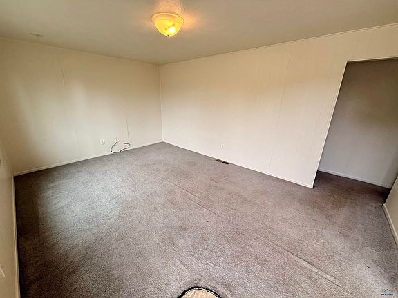 3rd image of 406 E Adams St