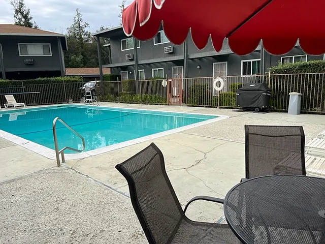 Pruneyard Garden Apartments — Photo 13