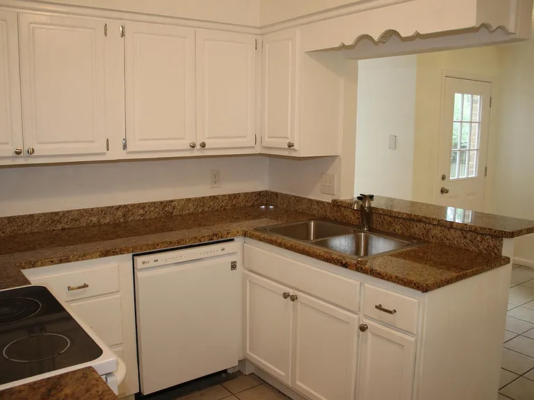 109 Delores St #K — Photo 6