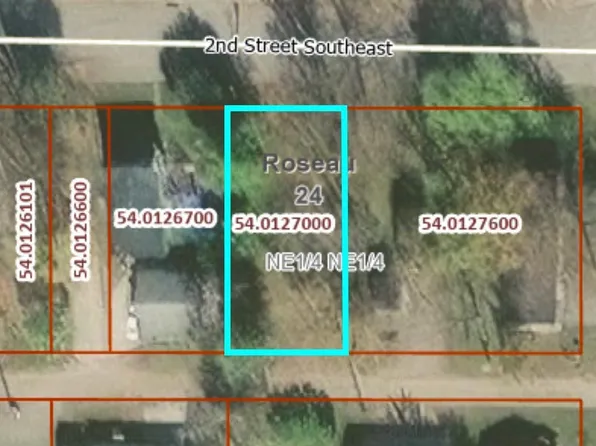 806 2nd St SE, Roseau, MN 56751