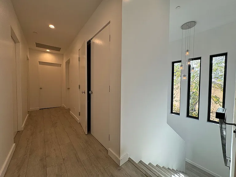 143 N Ardmore Ave — Photo 10