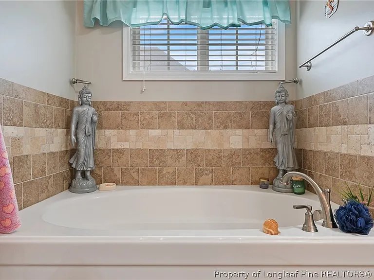 415 Highgrove Dr — Photo 21