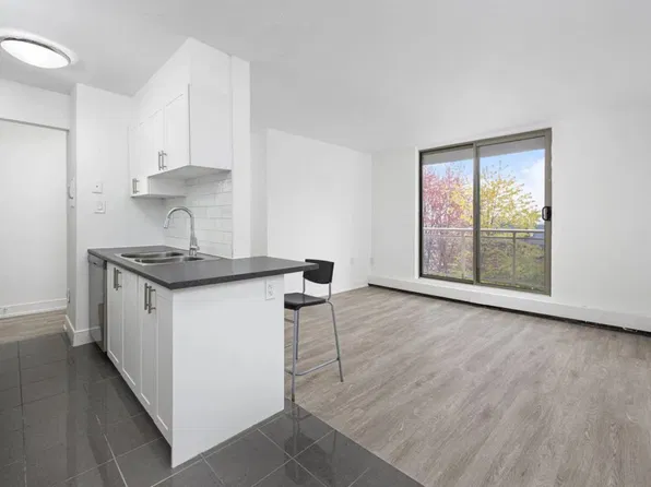 160 Market St, Hamilton, ON L8R 3J6