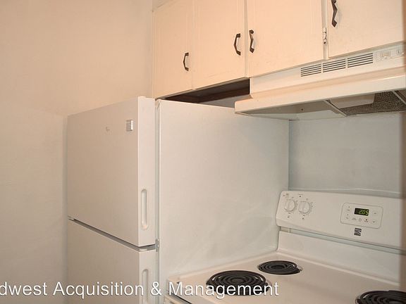 3rd image of 475 W Grand Ave APT 10