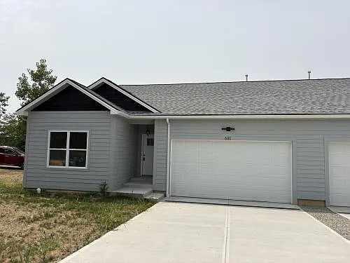 3 bed, 1.0 bath, 1200 sqft, $2,500 — Photo 4