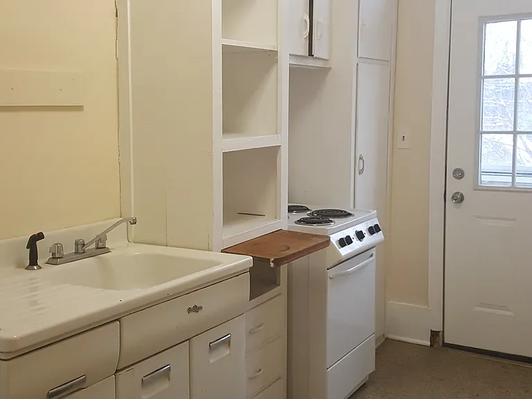 4 Irving Pl #3 — Photo 11