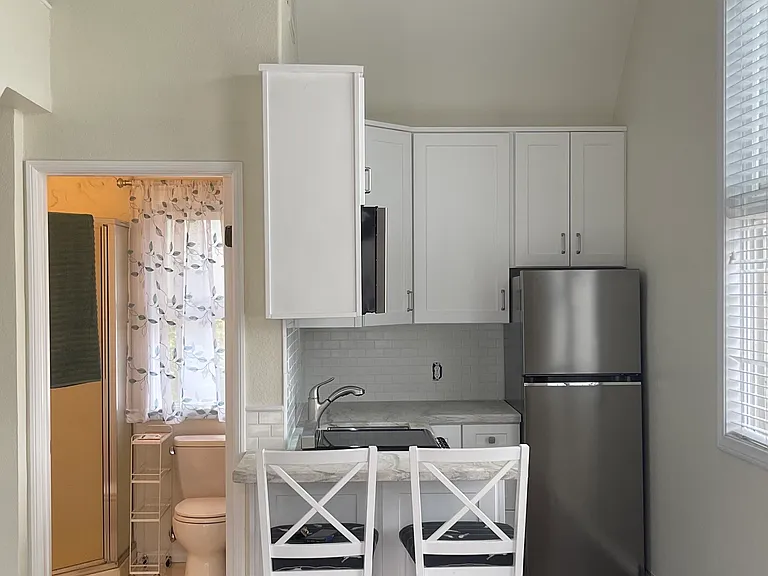 215 S Harwood St #A — Photo 7