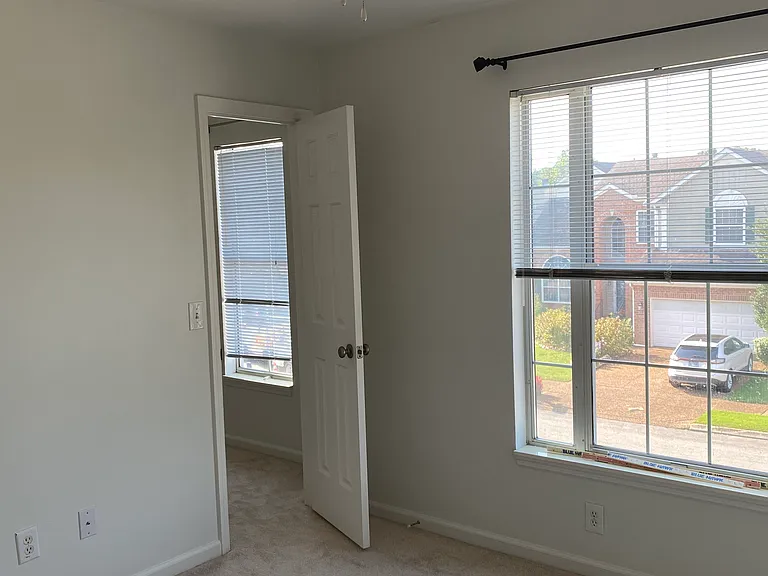 2054 Belmont Cir — Photo 10