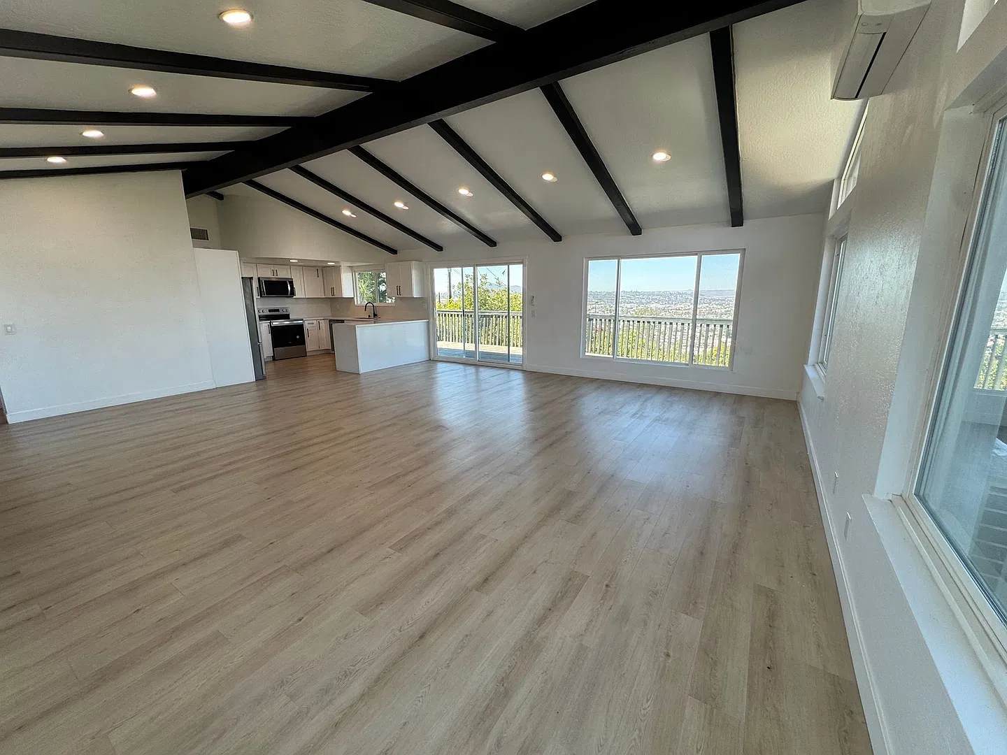 3 Bedroom house with view — Photo 4