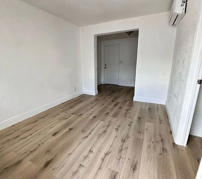 840 NW 10th St #5-8