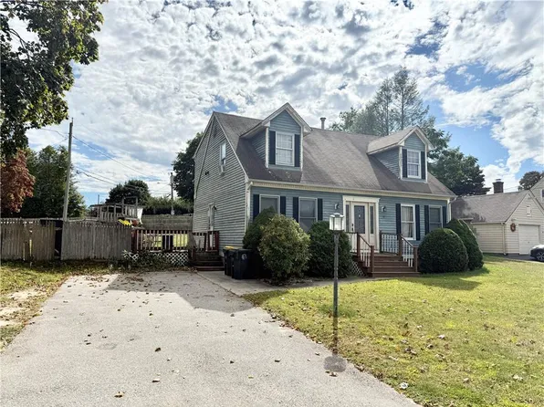 13 Willow Rd, Smithfield, RI 02828
