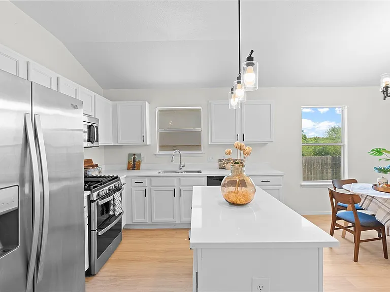 406 Covent Dr — Photo 5