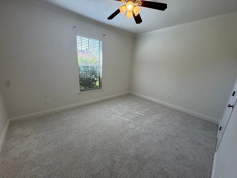 106 Horseguards Ave — Photo 16