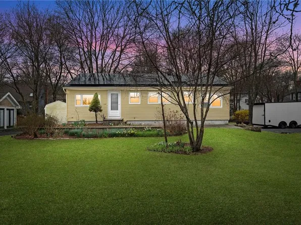 1737 Wampanoag Trl, Barrington, RI 02806