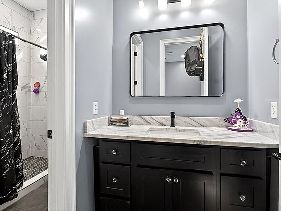 46th image of 377 Margot Dr