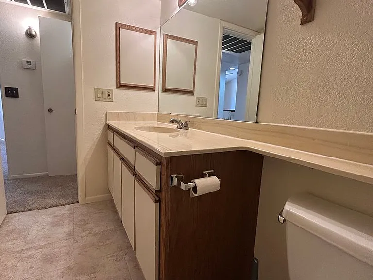 1698 W Wood Bridge Ct — Photo 18