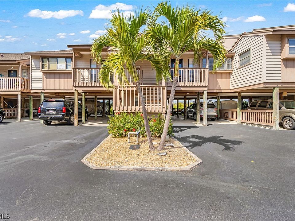 7628 Captains Harbor Dr APT 404, Bokeelia, FL 33922 | Zillow