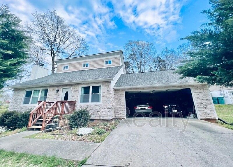 1st image of 1626 Woodpointe Dr