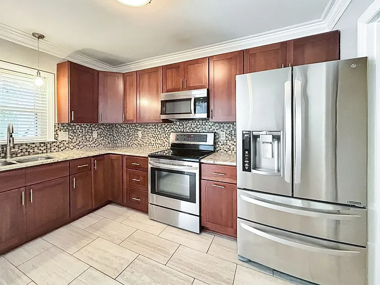 7500 Roswell Rd #11 — Photo 12