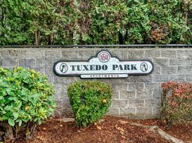 Tuxedo Park Apartments